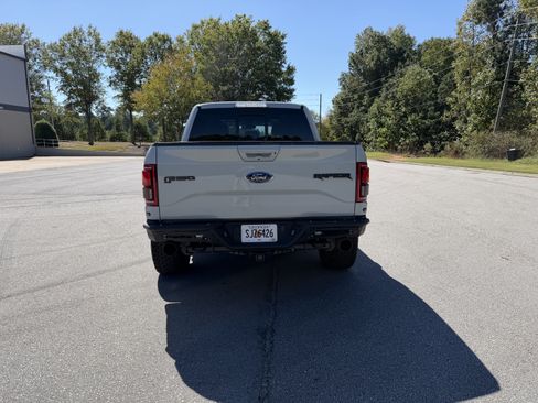 Used 2017 Ford F150 Raptor w/ Equipment Group 802A Luxury image 6
