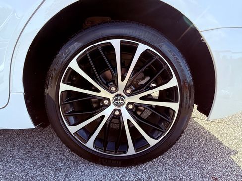 Used 2020 Toyota Camry SE image 14