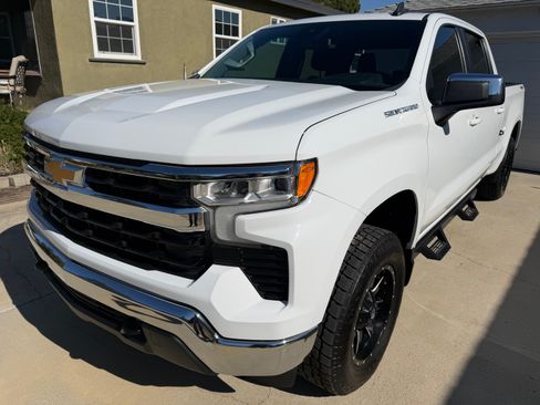 Used 2022 Chevrolet Silverado 1500 LT AWD/4WD image 1