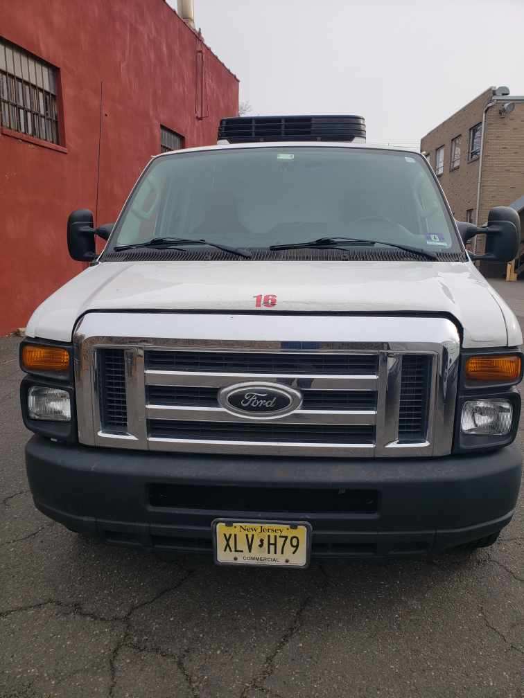 Used 2012 Ford E-250 and Econoline 250 w/ Commercial Cargo Van Pkg RWD image 2