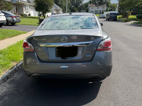 Used 2014 Nissan Altima 2.5 SL w/ Technology Package FWD image 4