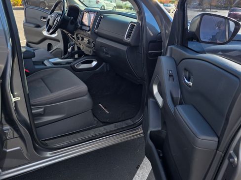 Used 2022 Nissan Frontier SV image 16
