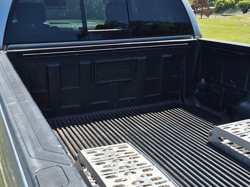 Used 2012 Toyota Tundra SR5 w/ SR5 Pkg image 10