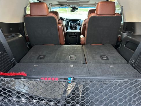 Used 2019 Cadillac Escalade Premium Luxury image 6