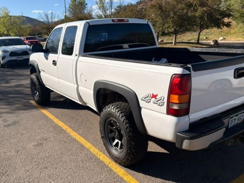 Used 2001 Chevrolet Silverado 2500 4x4 Extended Cab image 2