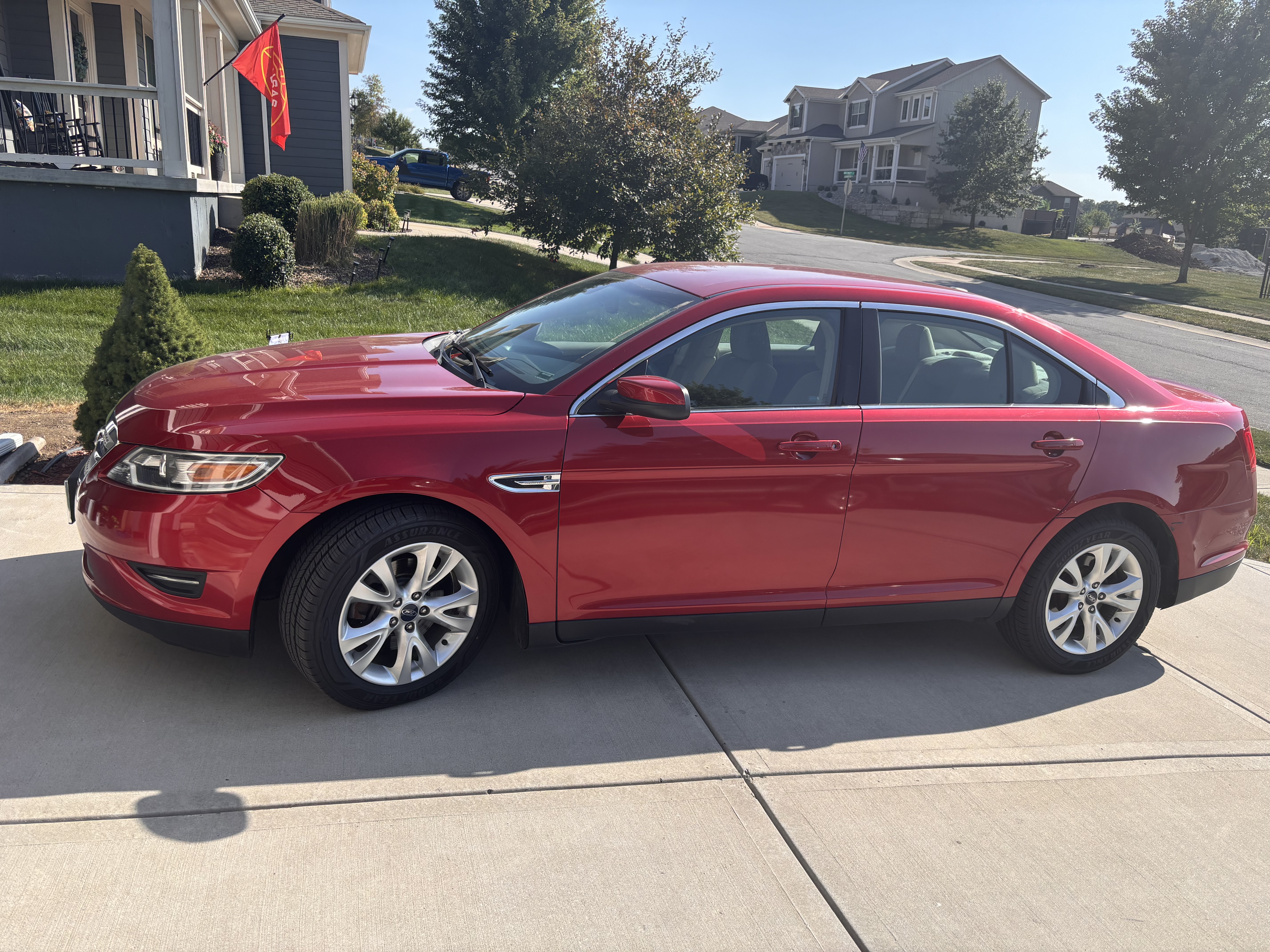 Used 2011 Ford Taurus SEL FWD image 1
