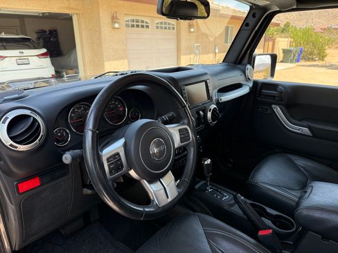 Used 2016 Jeep Wrangler Unlimited Rubicon AWD/4WD image 11