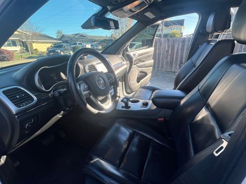 Used 2015 Jeep Grand Cherokee High Altitude AWD/4WD image 11