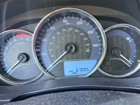 Used 2014 Toyota Corolla LE FWD image 15