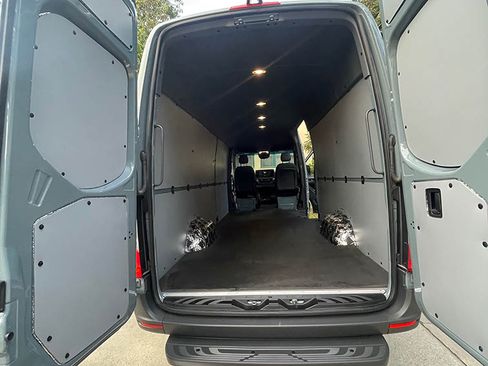 Used 2022 Mercedes-Benz Sprinter 2500 image 8