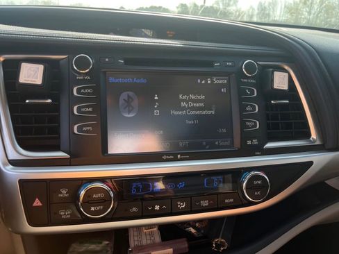 Used 2015 Toyota Highlander XLE AWD/4WD image 15