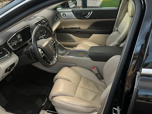 Used 2017 Lincoln Continental Reserve w/ Luxury Package image 9