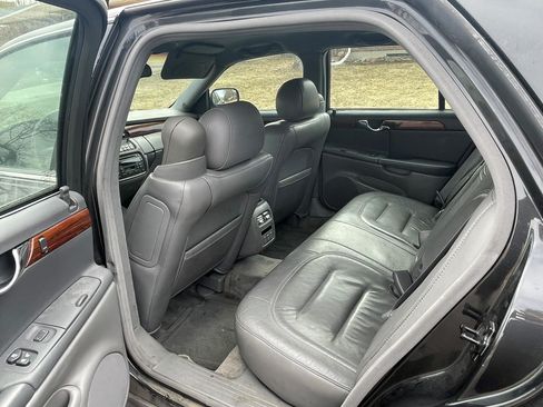 Used 2001 Cadillac De Ville Sedan w/ Comfort/Convenience Pkg image 15