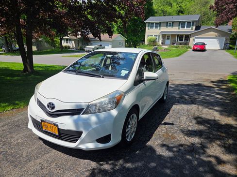 Used 2012 Toyota Yaris LE FWD image 1