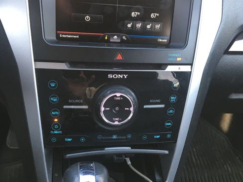 Used 2011 Ford Explorer Limited w/ Technology Pkg image 4