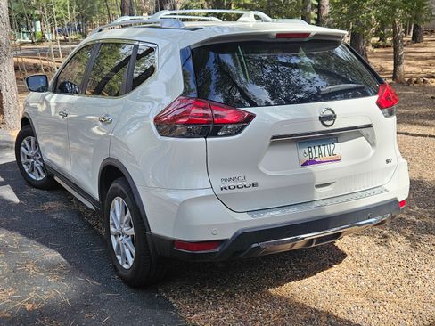 Used 2020 Nissan Rogue SV image 1