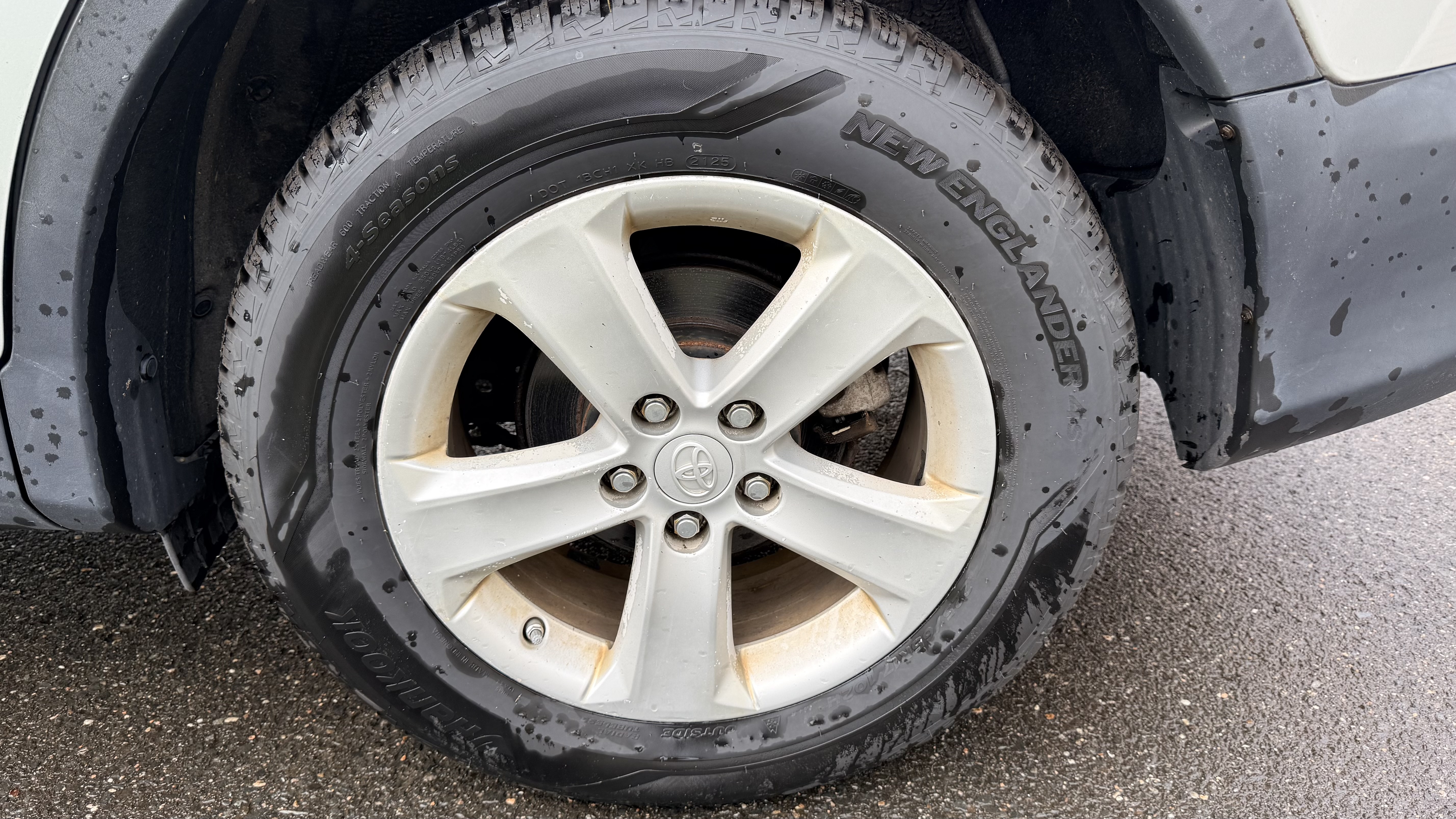 Used 2014 Toyota RAV4 XLE AWD/4WD image 13