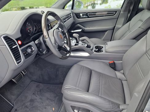 Used 2020 Porsche Cayenne Turbo image 11