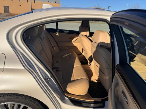 Used 2015 BMW 550i xDrive Sedan image 12