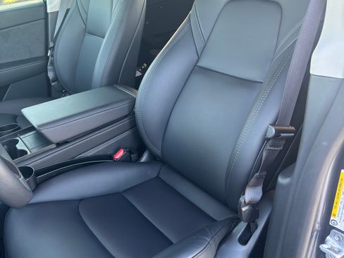 Used 2023 Tesla Model Y Performance image 12