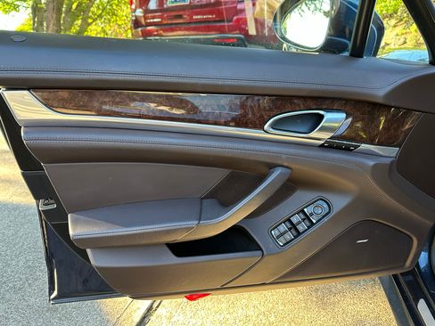 Used 2010 Porsche Panamera 4S image 18