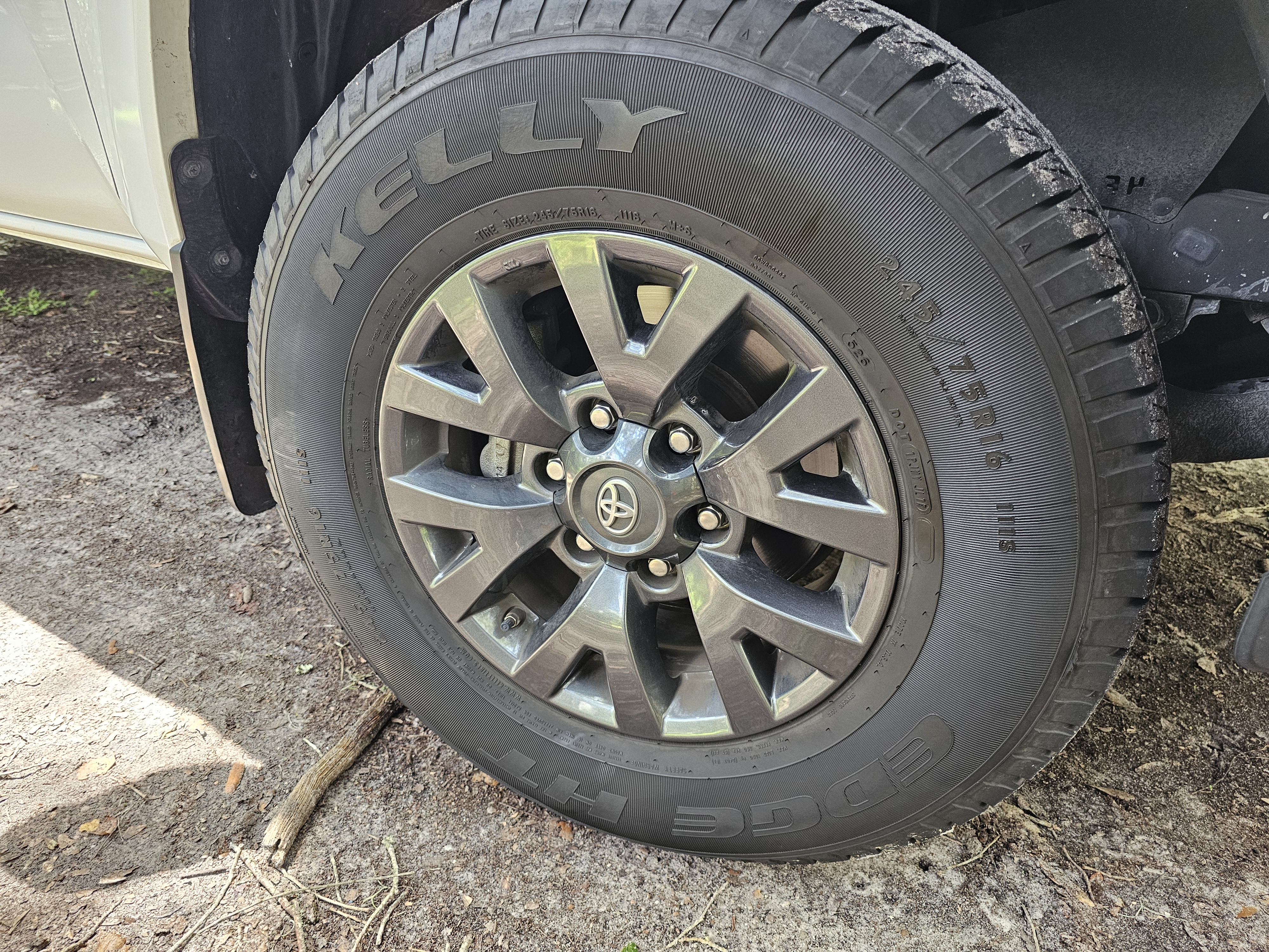 Used 2021 Toyota Tacoma SR5 RWD image 2
