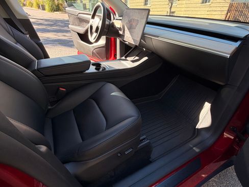 Used 2025 Tesla Model Y Long Range AWD/4WD image 11