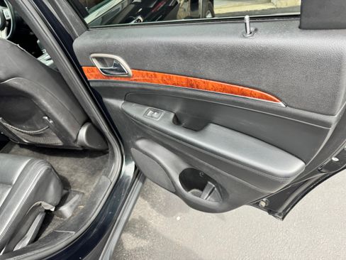 Used 2013 Jeep Grand Cherokee Limited image 25