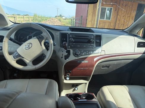 Used 2014 Toyota Sienna XLE AWD/4WD image 12