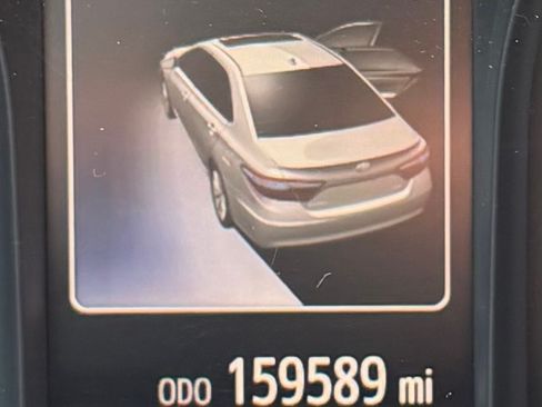 Used 2015 Toyota Camry SE FWD image 2