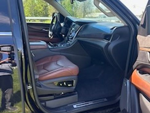Used 2016 Cadillac Escalade Luxury AWD/4WD image 11