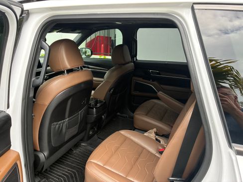 Used 2021 Kia Telluride SX w/ SX Prestige Package image 9