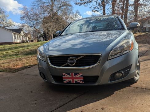 Used 2011 Volvo C70 T5 w/ Multimedia Pkg image 2