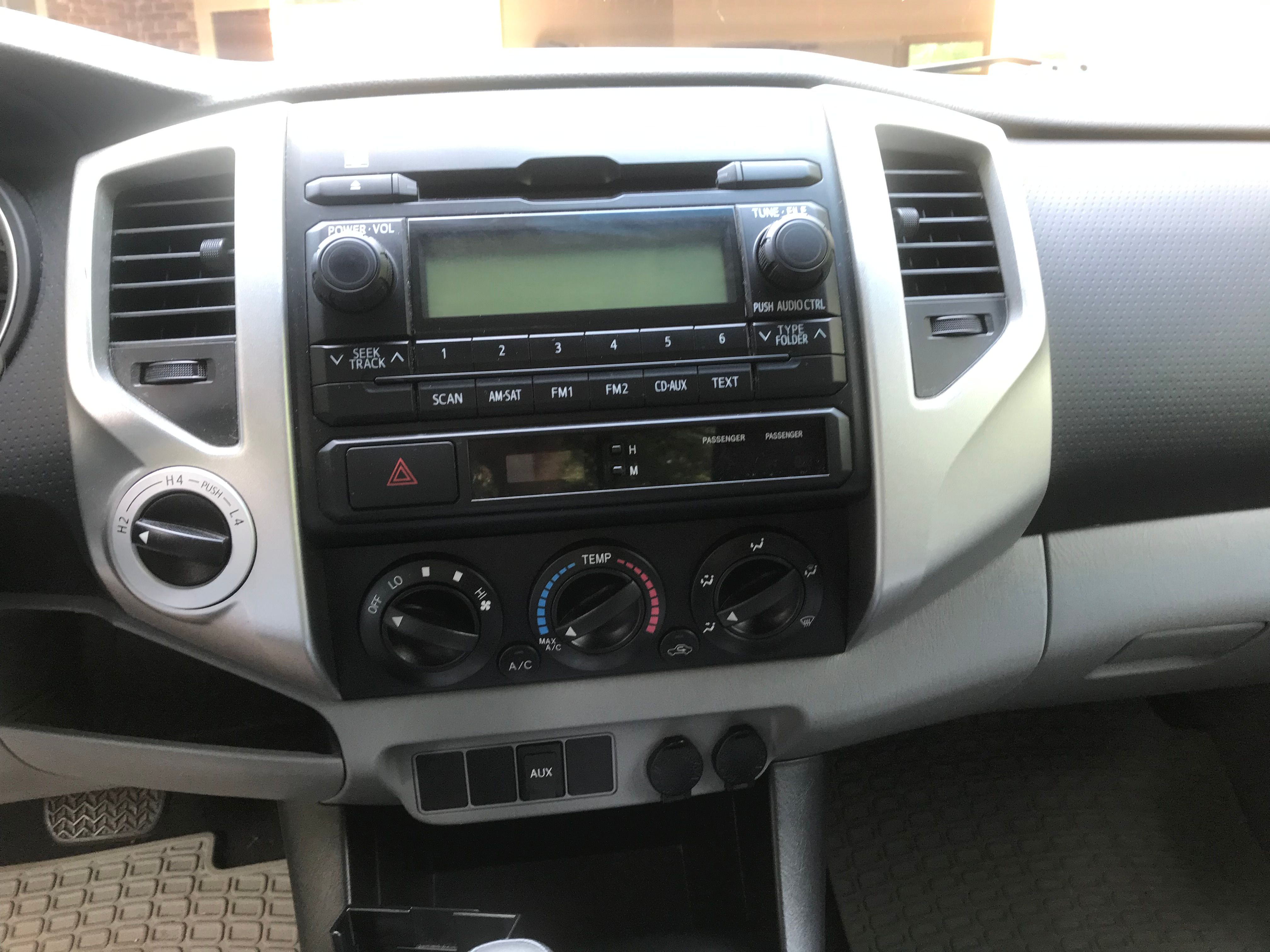 Used 2012 Toyota Tacoma 4x4 Access Cab V6 w/ SR5 Pkg image 25