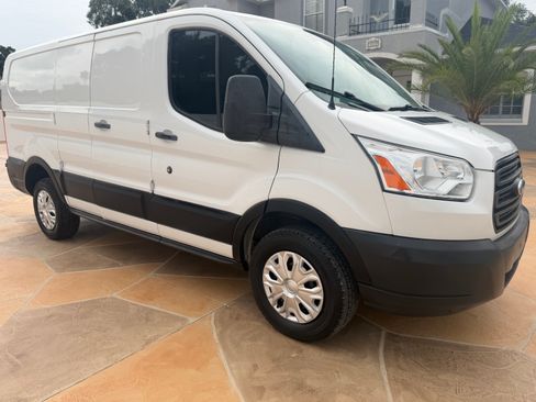 Used 2015 Ford Transit 250 130 Low Roof RWD image 8