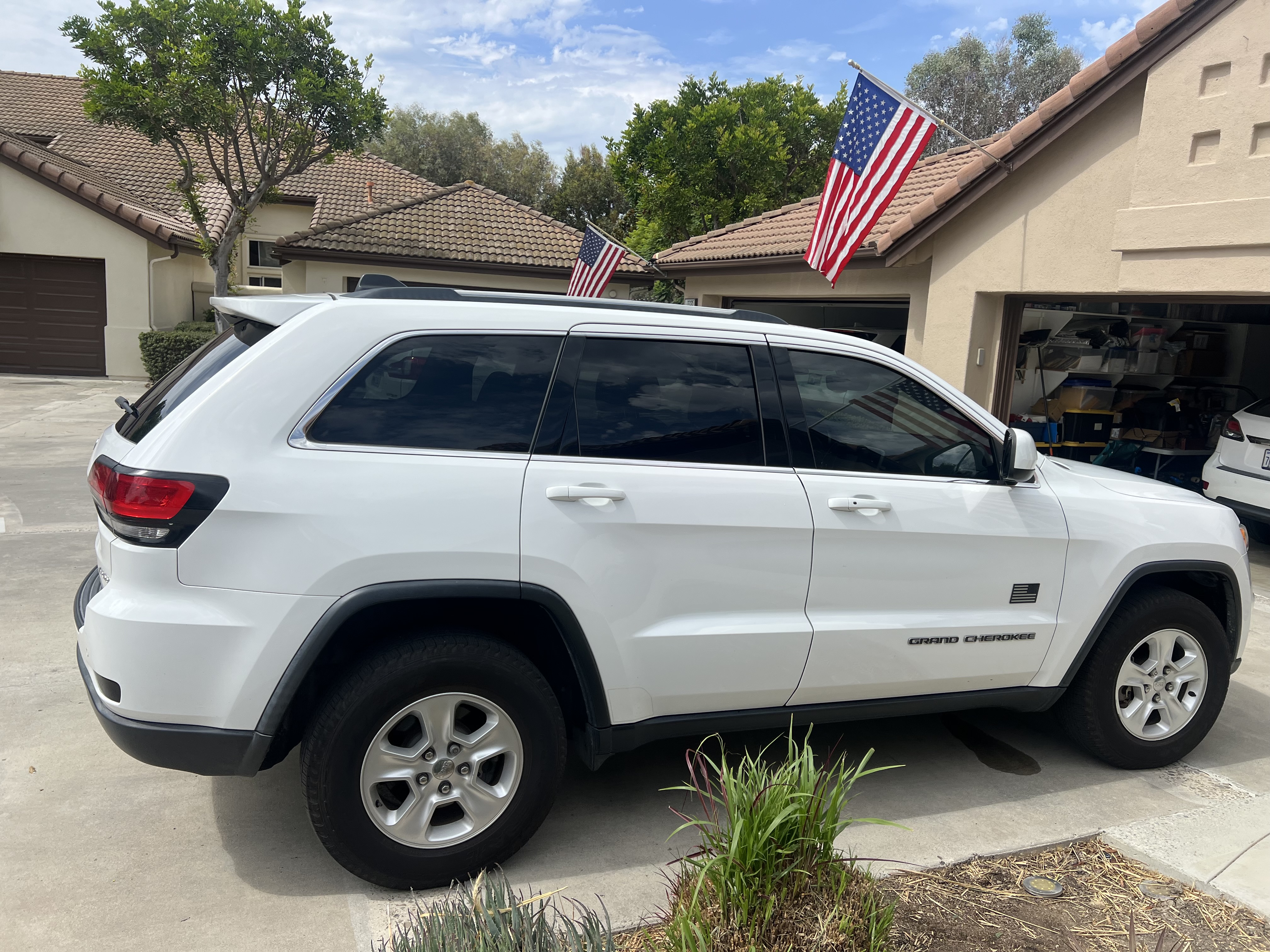 Used 2017 Jeep Grand Cherokee Laredo w/ Quick Order Package 23E AWD/4WD image 8