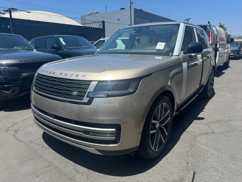 Used 2025 Land Rover Range Rover SE AWD/4WD image 10