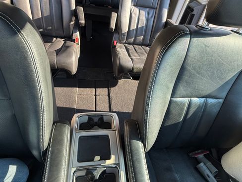 Used 2011 Chrysler Town & Country Touring-L w/ Entertainment Group #2 FWD image 23