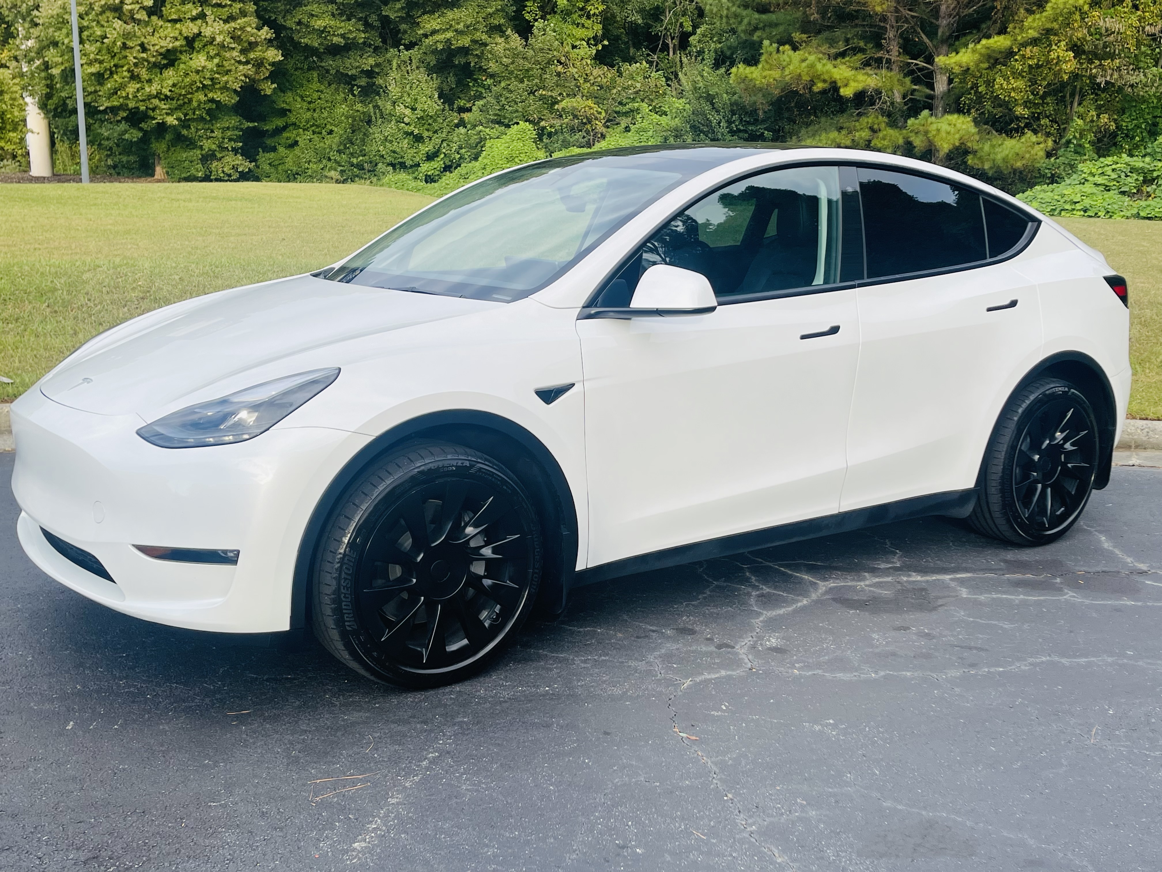Used 2023 Tesla Model Y Long Range AWD/4WD image 1