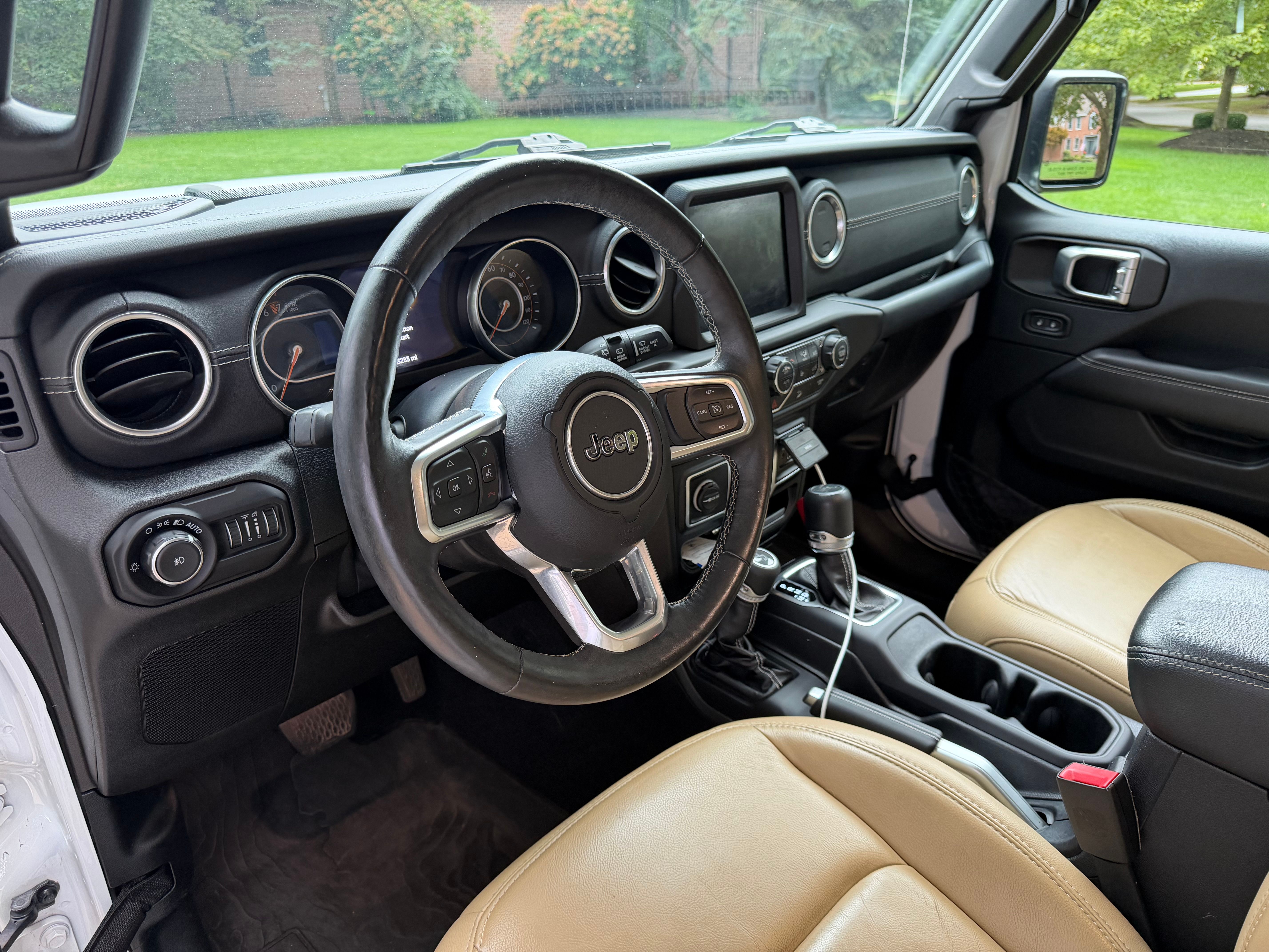 Used 2019 Jeep Wrangler Unlimited Sahara AWD/4WD image 9