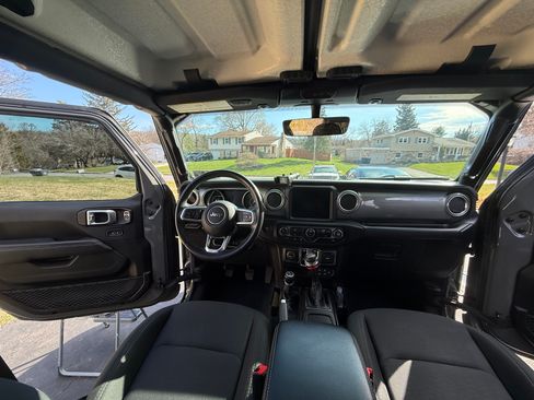 Used 2019 Jeep Wrangler Unlimited Sahara image 15