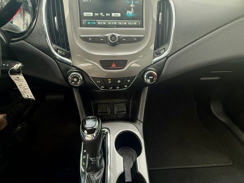 Used 2018 Chevrolet Cruze LT image 13