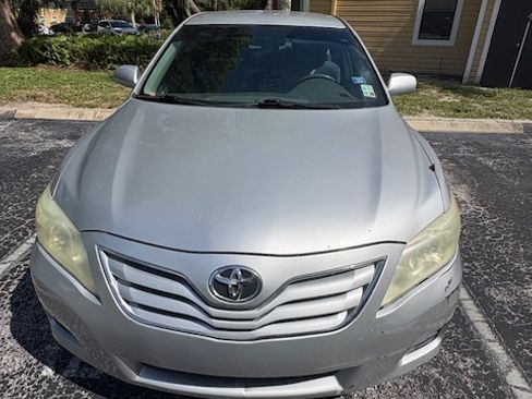 Used 2010 Toyota Camry LE FWD image 7