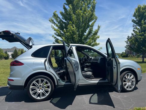 Used 2017 Porsche Cayenne S Platinum AWD/4WD image 19