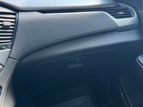 Used 2018 Chevrolet Suburban Premier image 20