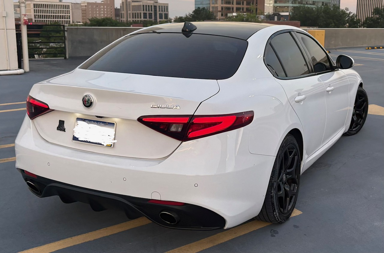 Used 2019 Alfa Romeo Giulia w/ Quick Order Package 22K Sport RWD image 12
