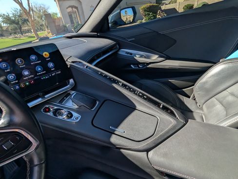 Used 2021 Chevrolet Corvette Stingray Convertible w/ Z51 Performance Package image 14