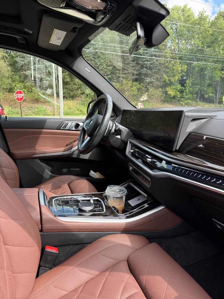 Used 2025 BMW X5 xDrive40i w/ M Sport Package AWD/4WD image 13