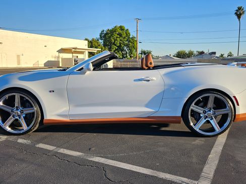 Used 2017 Chevrolet Camaro SS image 18