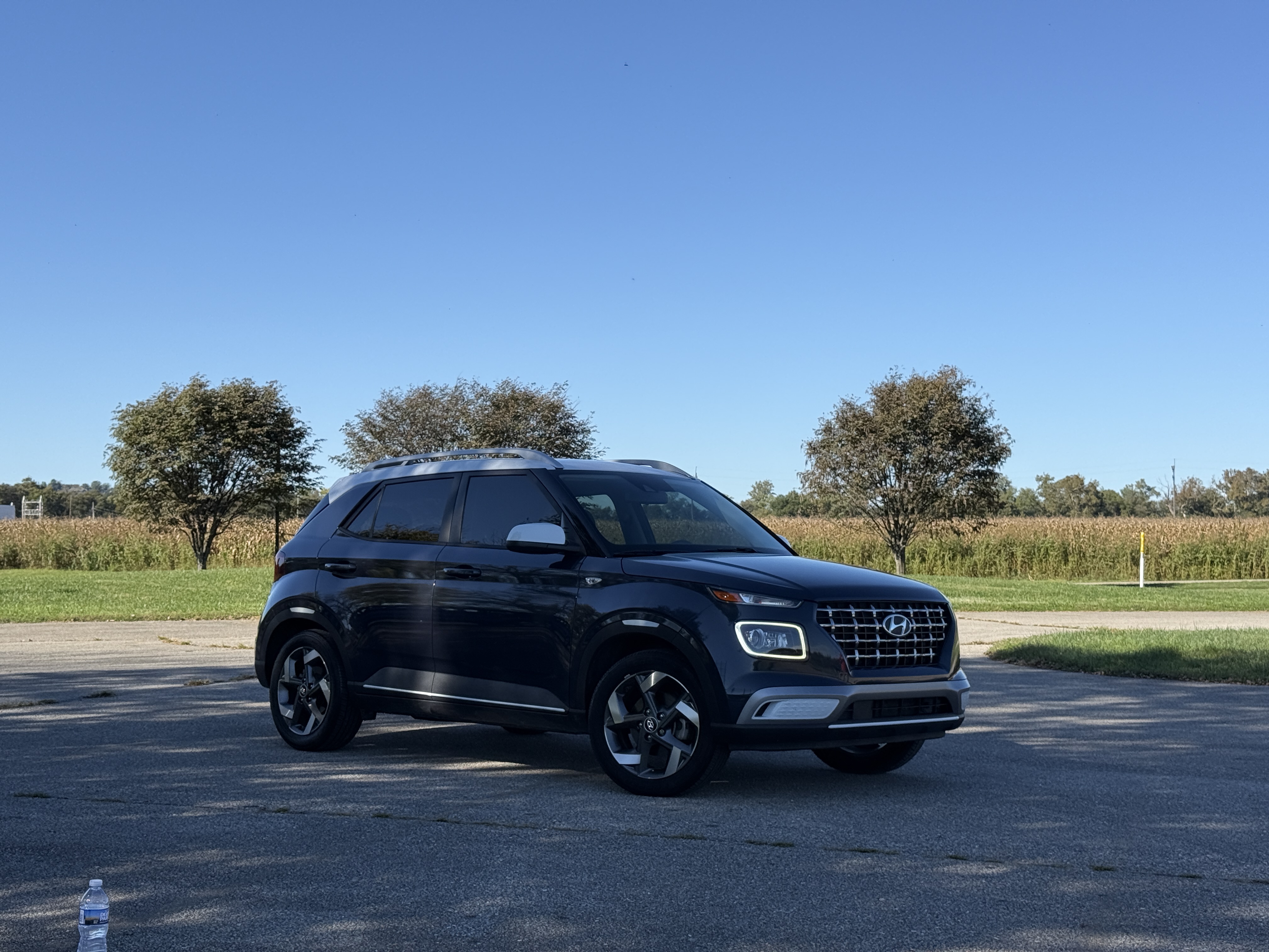 Used 2022 Hyundai Venue Limited FWD image 4